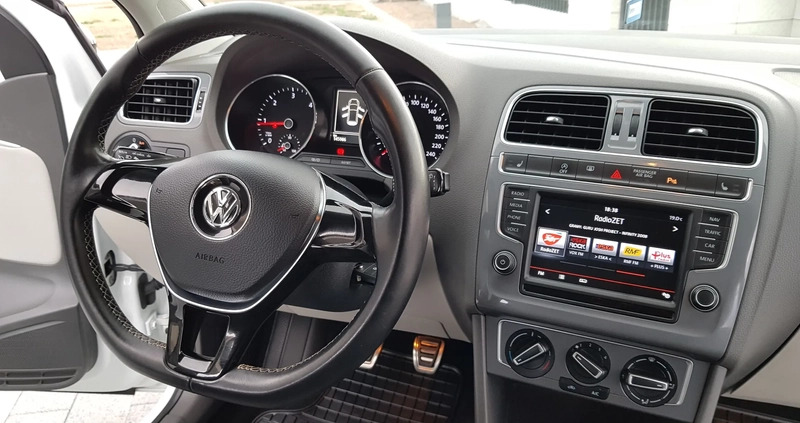 Volkswagen Polo cena 38900 przebieg: 145000, rok produkcji 2016 z Strzegom małe 781